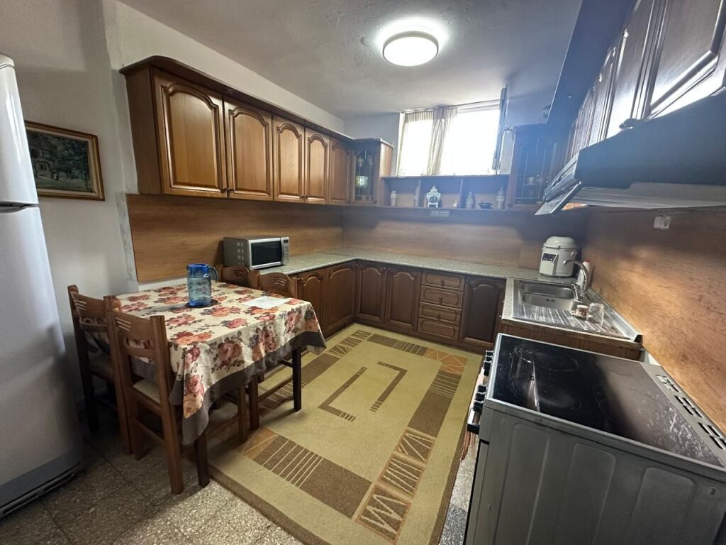 🏠Tek Xhamlliku jepet me qera kati i I-re i nje vile,2+1,i mobiluar 50,000Lek