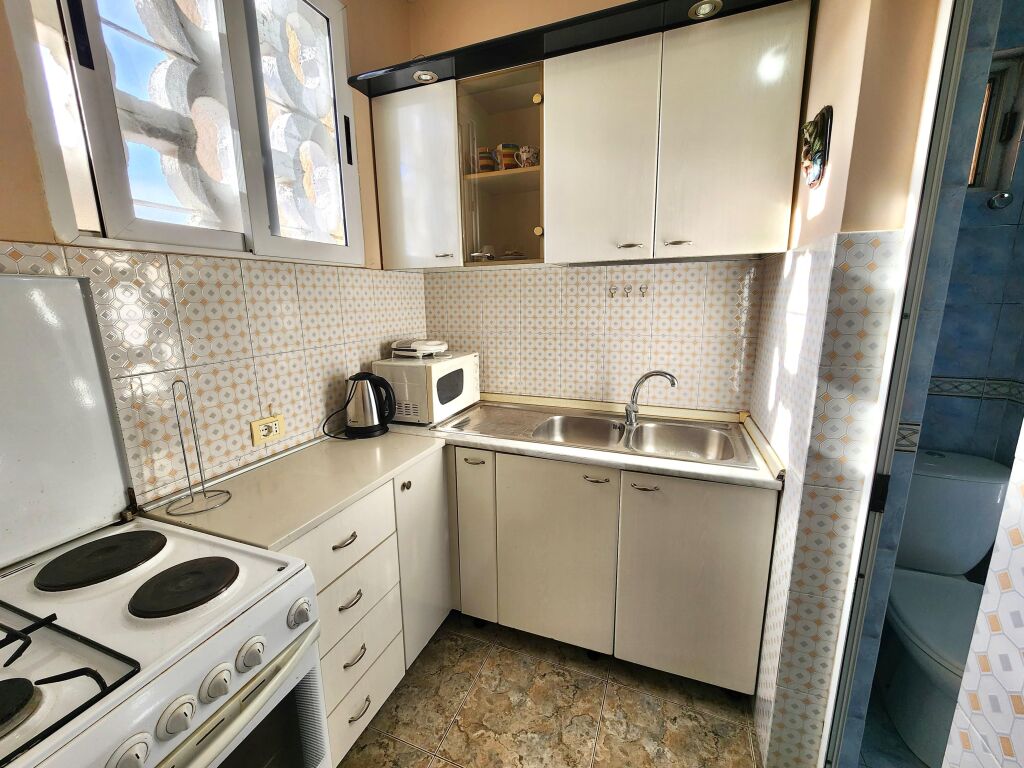 **For Rent: 1+1 + Separate Kitchen (City Center – Plaza, Behind the Museum), 4th Floor, with Elevator – Furnished, 2 Air Conditioners | €600/Month**