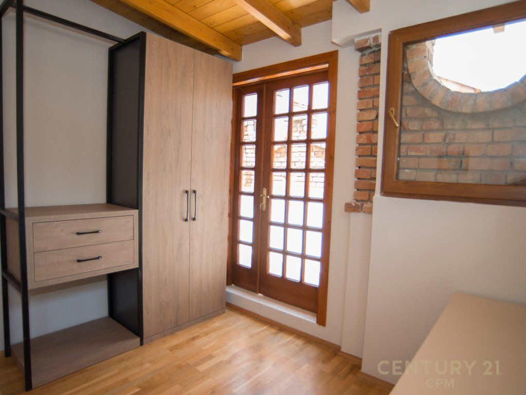 NË SHITJE DUPLEX EKSKLUZIV ME TARRACË PRIVATE, PIAZZA – NË QENDËR TË TIRANËS