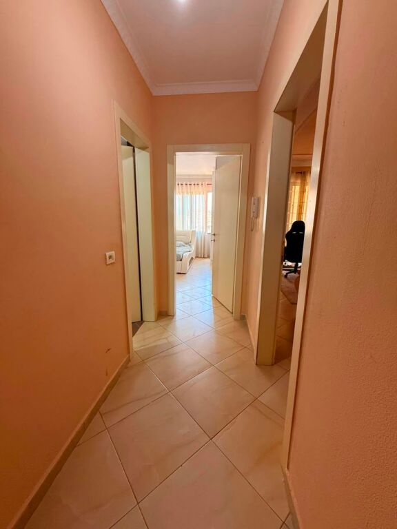 Jepet me qera Apartamenti 1+1, Astir rruga Loni Ligori 400 mije leke te vjetra