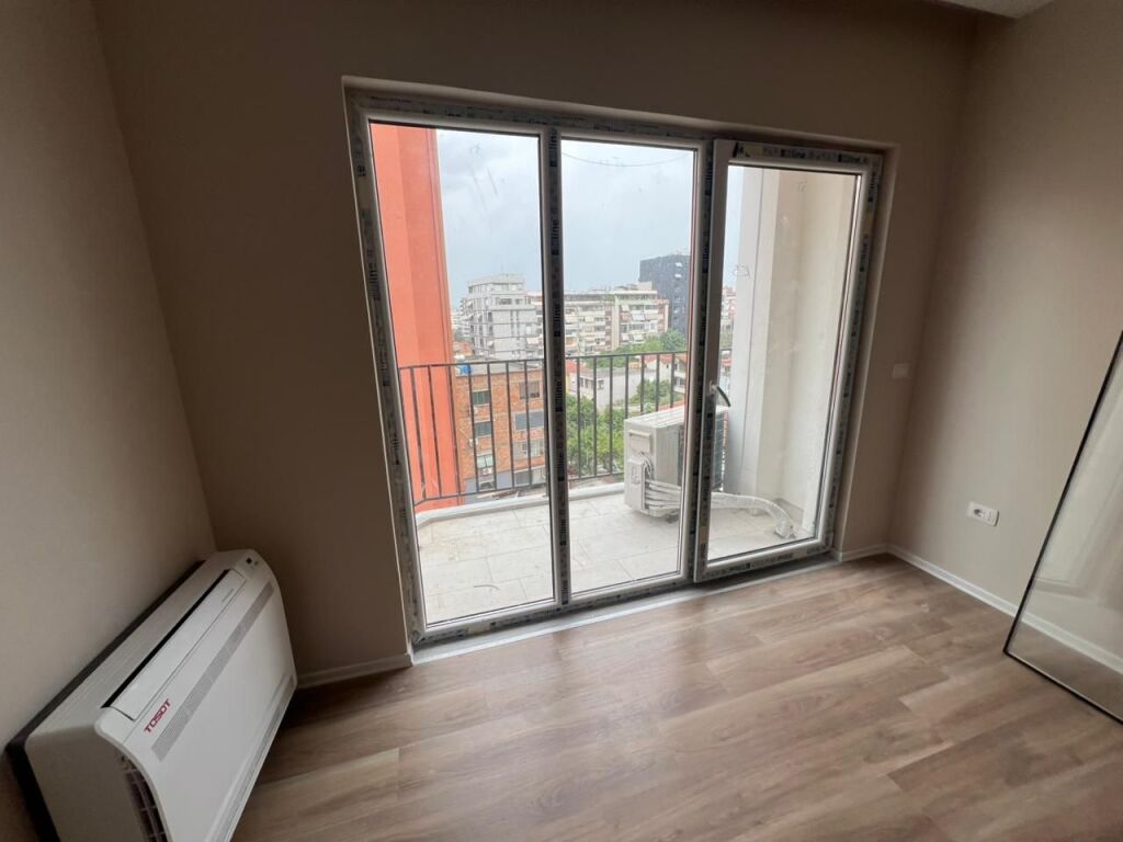 Shitet-Apartament-2+1+2-prane-Shkolles-se-Kuqe