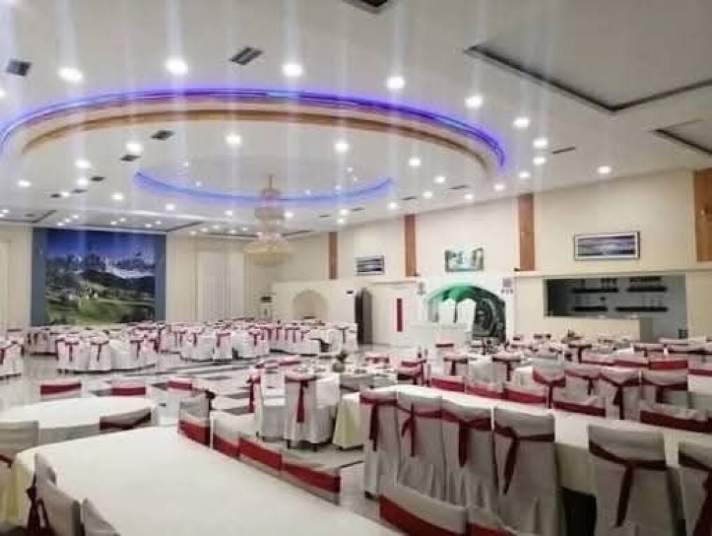AMBIENT BIZNESI , RESTORANT DASMASH ME QIRA - KAMEZ