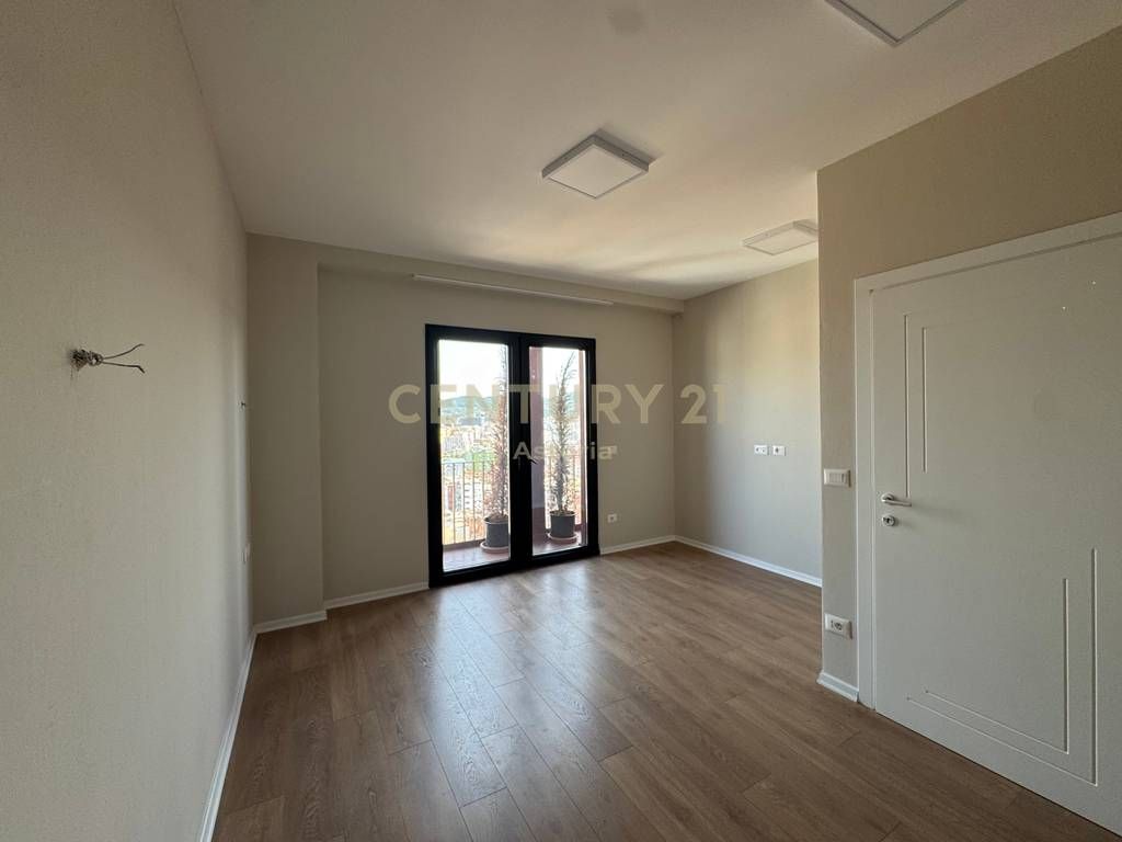 ZYRË PREMIUM ME QIRA NË TIRANA GARDEN BUILDING 2,500 € /Muaj