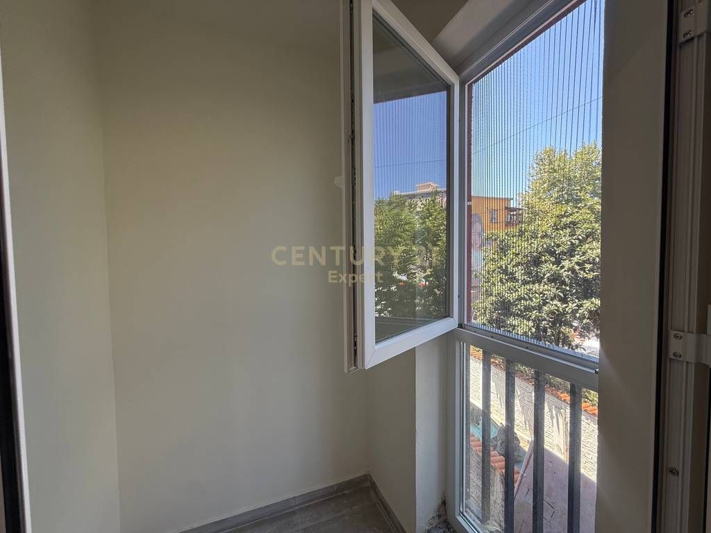 APARTAMENT 1+1 NE RRUGEN E BARRIKADAVE PER QIRA!
