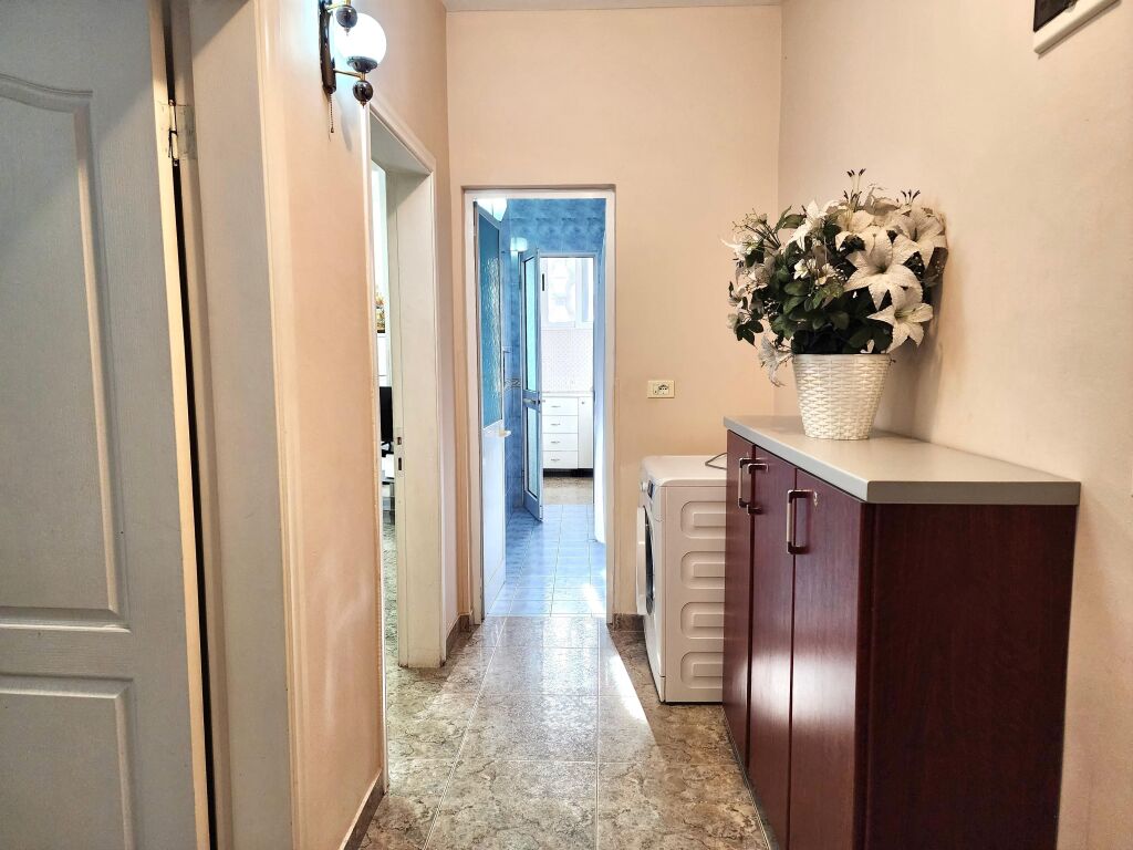 **For Rent: 1+1 + Separate Kitchen (City Center – Plaza, Behind the Museum), 4th Floor, with Elevator – Furnished, 2 Air Conditioners | €600/Month**