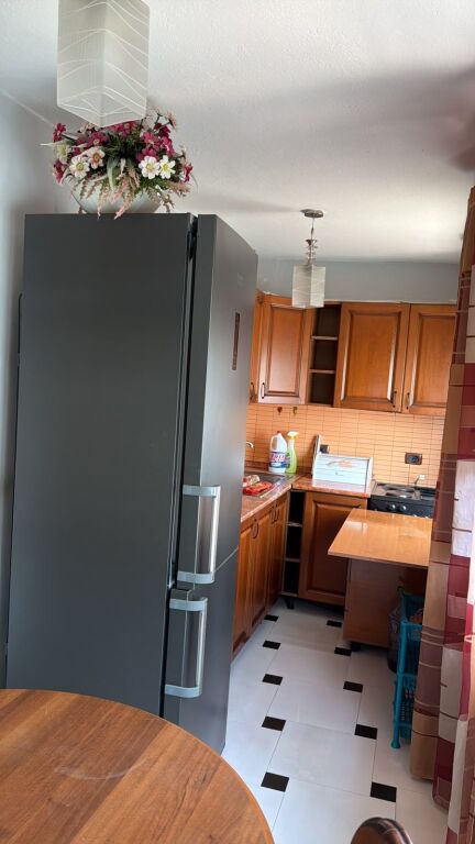 🏡 Jepet me Qira Apartament 2+1 – Kryqëzimi i 21 Dhjetorit