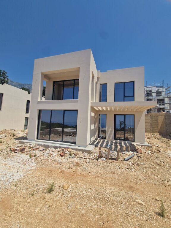 VILLA WITH SWIMMING POOL FOR SALE IN DRIMADHE