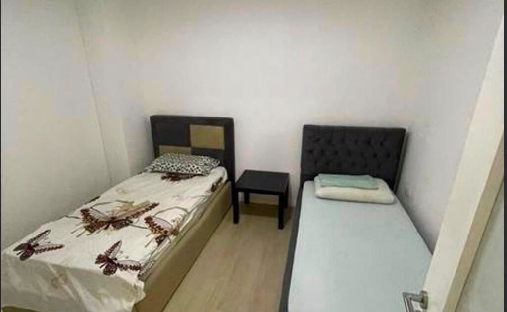 Shitet Apartament 2+1+2 poste parkimi  Shkoze