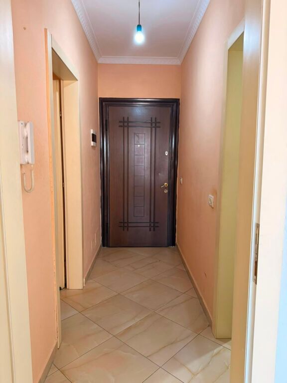 Jepet me qera Apartamenti 1+1, Astir rruga Loni Ligori 400 mije leke te vjetra
