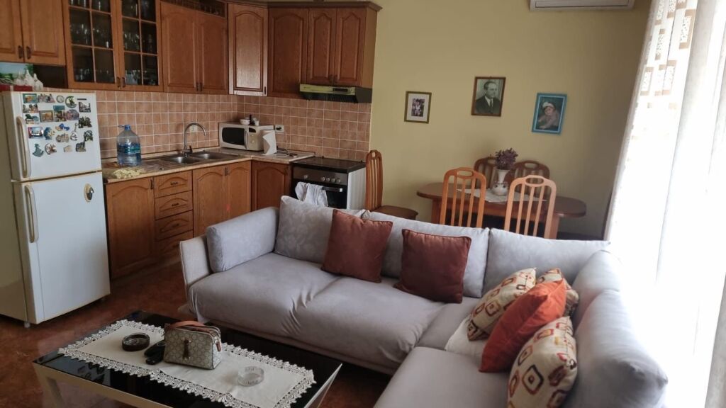 Me QIRA Apartament ne Laprake