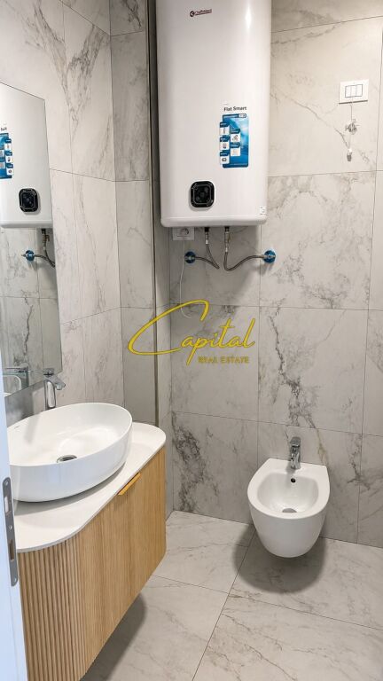 AMBIENTE COMMERCIALE IN AFFITTO 130 M2 LAKE VIEW RESIDENCE 2000 EURO
