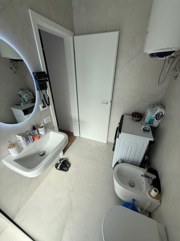 Shitet apartament i mobiluar – Rezidenca Kadiu, Alidemi