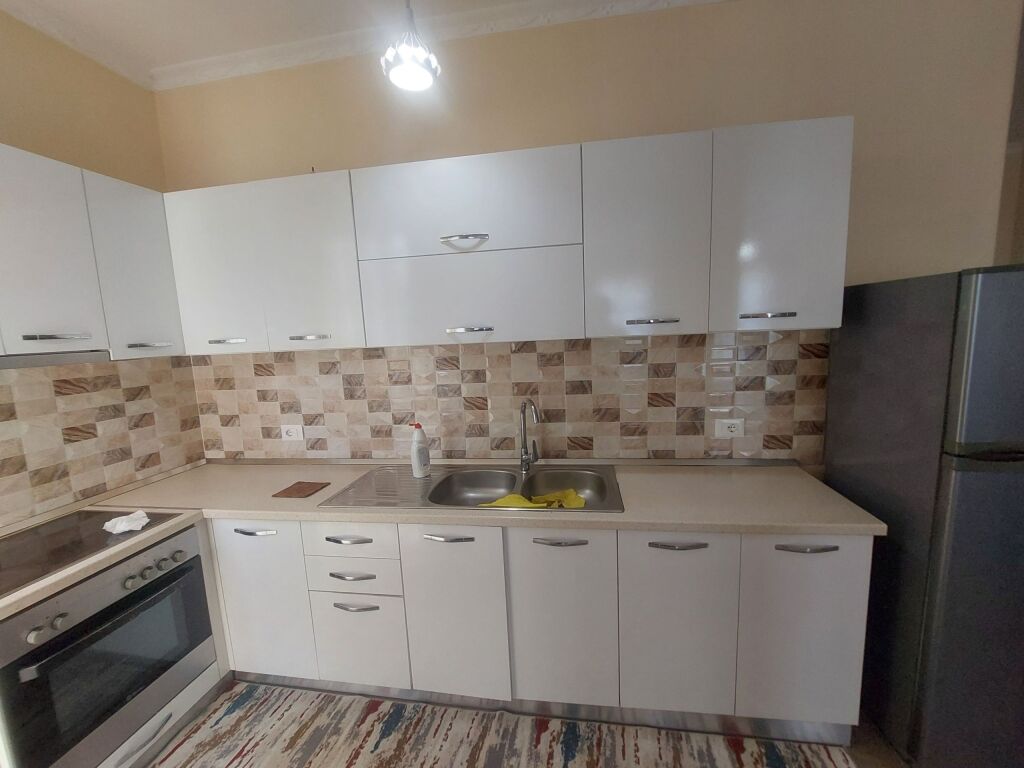 Rent | Shtëpi private 2 + 1 | Spitali Amerikan 2 | 500 €/month