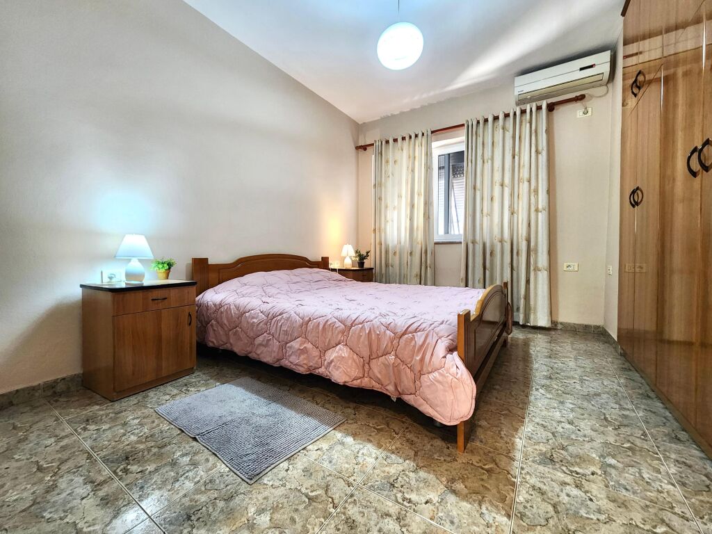 **For Rent: 1+1 + Separate Kitchen (City Center – Plaza, Behind the Museum), 4th Floor, with Elevator – Furnished, 2 Air Conditioners | €600/Month**