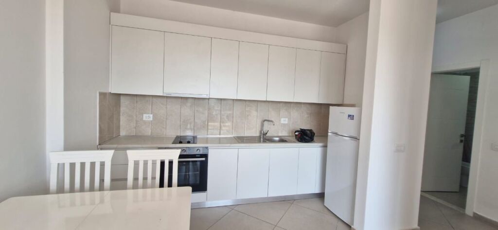 Apartment 1+1 for rent near the United School!