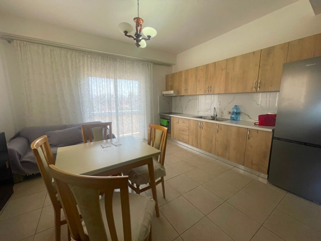 🏡 Jepet me qira apartament 2+1 në Rrugën Ramazan Farka, pranë Rruges Bardhyl