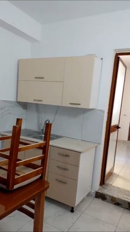 APARTAMENT 1+1. 28000 LEKE.QYTET STUDENTI