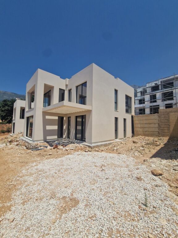 VILLA WITH SWIMMING POOL FOR SALE IN DRIMADHE