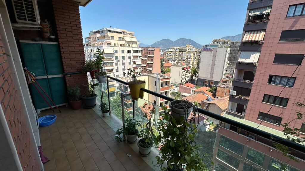 Apartament 3+1 me qira ne Qender