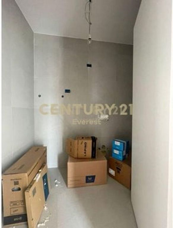 LAKE VIEW, APARTMENT FOR RESIDENTIAL OR OFFICE 2+1+2+PARKING FOR RENT!