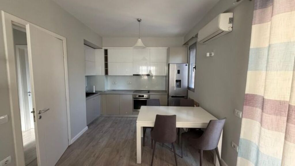 Apartament 2+1 per qira, Liqeni i Thate !