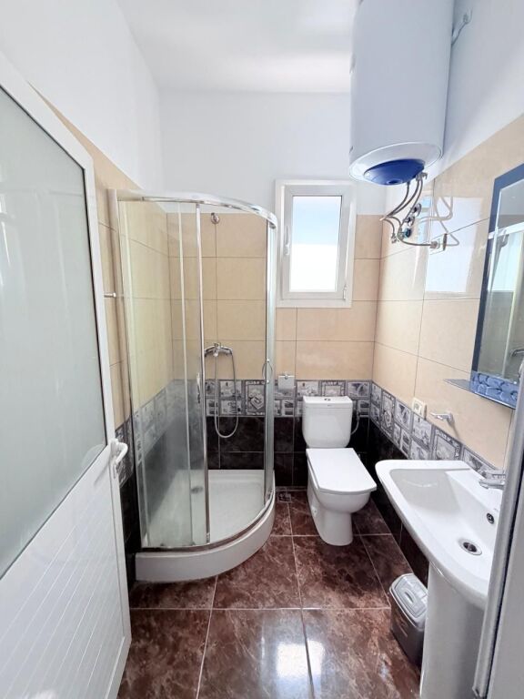 JEPET ME QERA GARSONIERE PRANE TREGUT INDUSTRIAL, DURRES