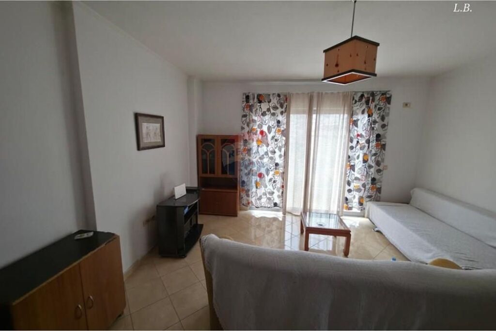 Jepet me qira apartament 1+1, Qendra Kristal