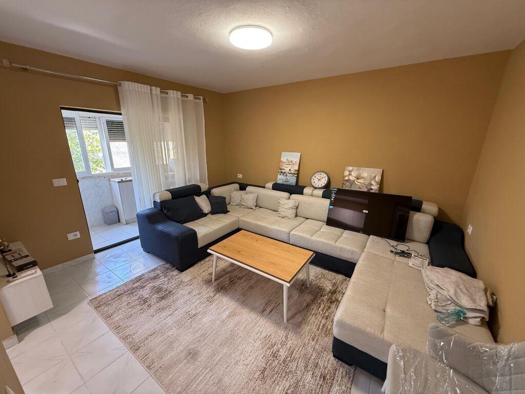 🏡 Appartamento 1+1 in affitto – Ali Demi | Vicino al nuovo Maternità “Koço Gliozheni”