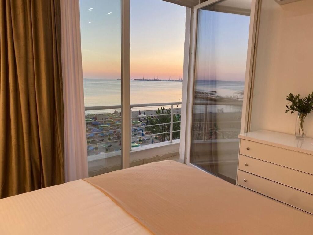 Jepet me Qira Apartament Luksoz 1+1 –Plazh Durres