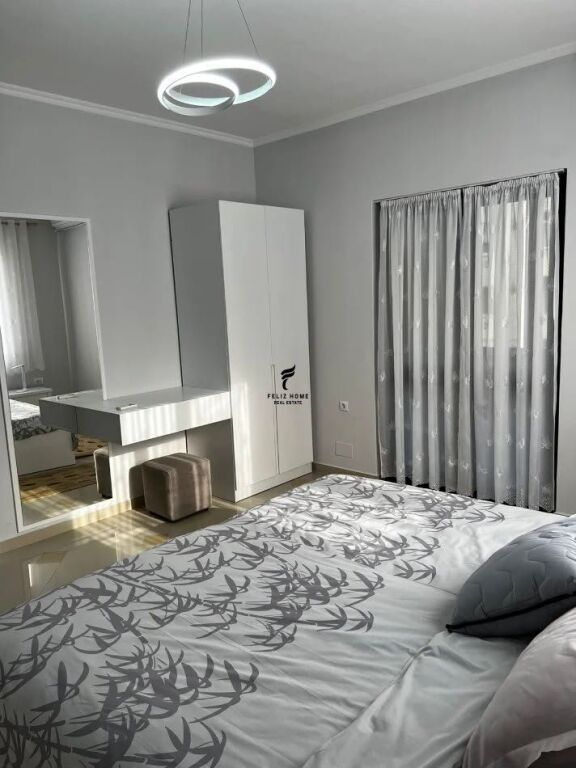 APARTAMENT ME QERA 1+1 RRUGA E ELBASANIT 70.000 LEKE FH-84139