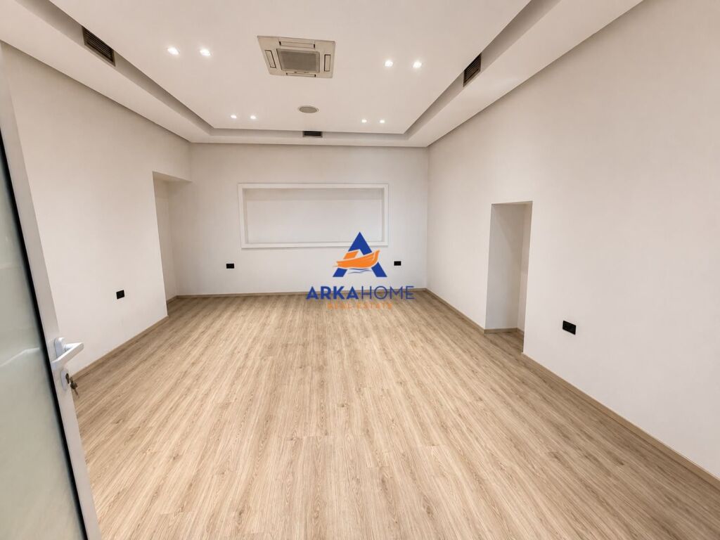 LOCALE COMMERCIALE IN AFFITTO 180M2 "VICINO AL CENTRO TOPTANI" 320.000 LEKE