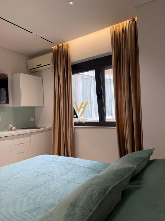 JEPEN 2 GARSONIERE ME QERA NE QENDER 1.500 EURO
