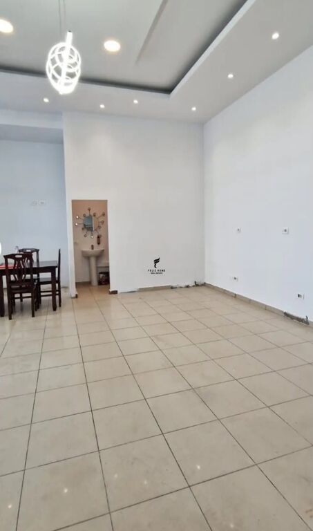ZYRE ME QERA 102 M2 ZOGU I ZI 95.000 LEKE FH-84373