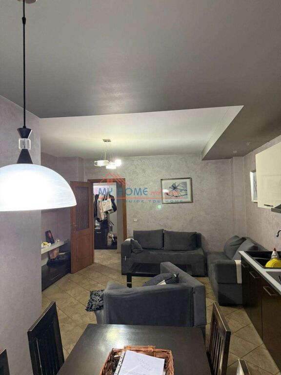 Apartament 2+1 me qera prane Square 21 ne Tirane