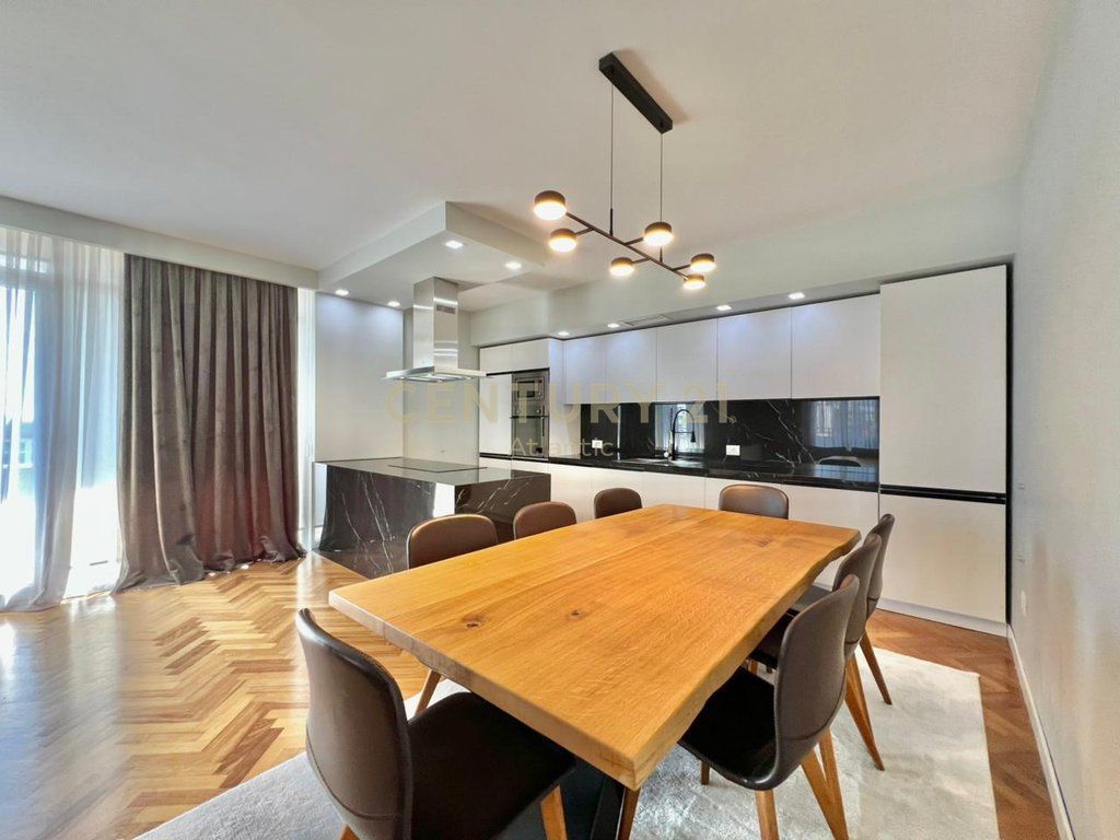 APARTAMENT LUXURY PER QERA NE PLAZH ILIRIA DURRES 2+1+2T+ VERANDE DHE GARAZHD , 200M2 !