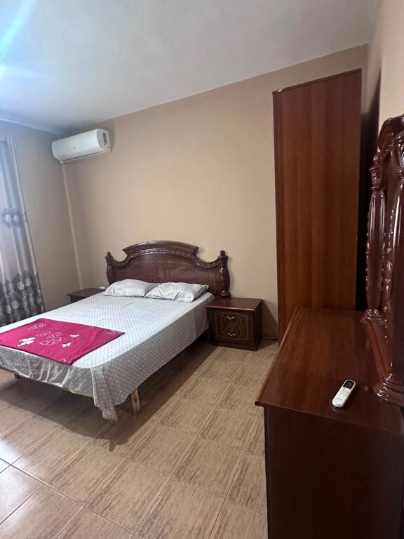 🏡 Apartament 1+1 me Qera – Don Bosko çmimi 45,000 leke  📍 Ndodhet në një shtëpi private, kati i 2-të, me hyrje të veçuar.