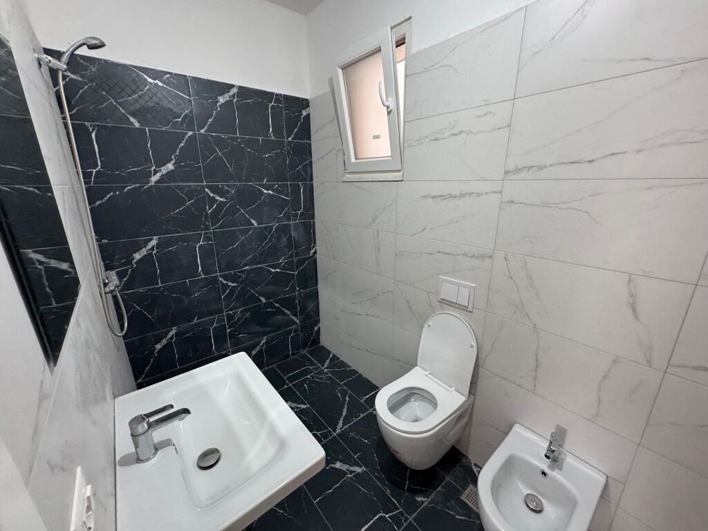 📣 RENT Apartment 2+1 With 2 Bathrooms And Balcony 📍 Don Bosko, Near the "Fiori Di Bosco" Complex ✨   🏢 New Building  🪜 2nd Floor (With Elevator)  🛋️ Furnished   💶 Price 60,000 Leke/Month