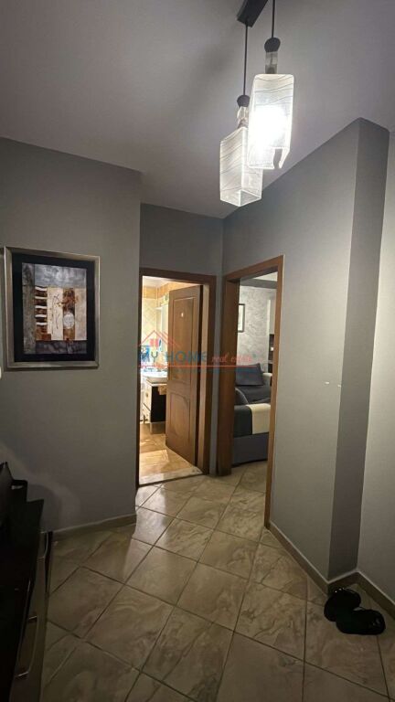 Apartament 2+1 me qera prane Square 21 ne Tirane