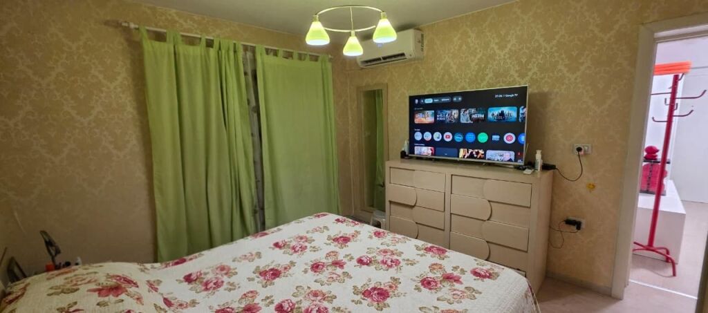 Shitet apartment 2+1 ne Xhamllik!