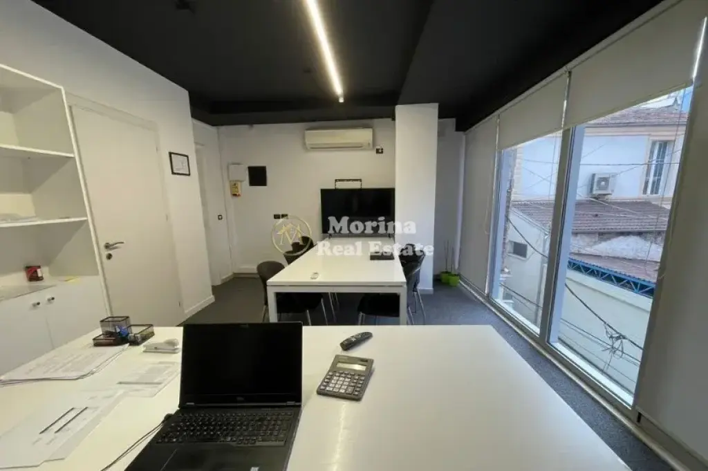 Rent | Ambjent Biznesi | Pazari i ri | 1100 €/month