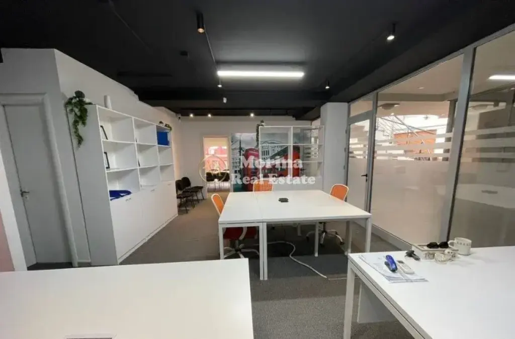 Rent | Ambjent Biznesi | Pazari i ri | 1100 €/month