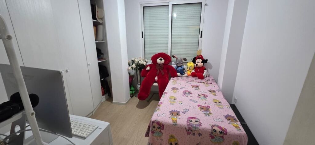 Shitet apartment 2+1 ne Xhamllik!