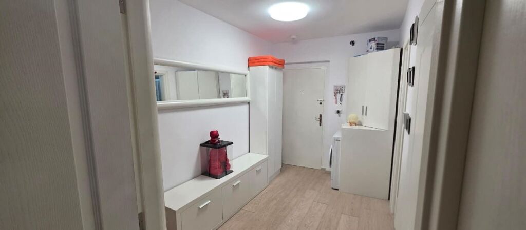 Shitet apartment 2+1 ne Xhamllik!