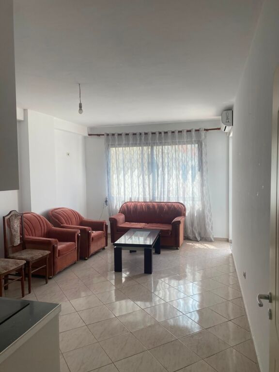 🏡 Shitet Apartament 2+1 te Pallatet Çabej, Misto Mame – Tiranë
