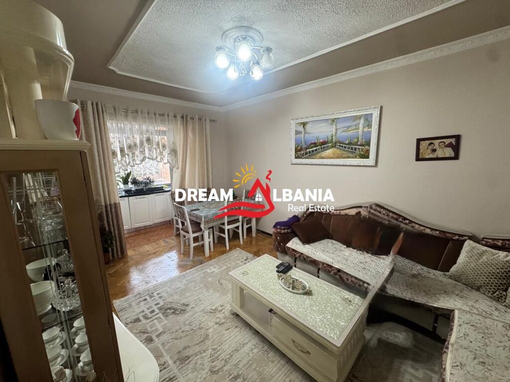 In vendita appartamento con 2 camere da letto e negozio duplex in Myslym Shyri Street vicino a UET (ID 4129500)