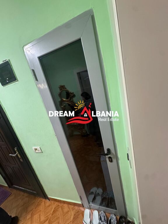 In vendita appartamento con 2 camere da letto e negozio duplex in Myslym Shyri Street vicino a UET (ID 4129500)