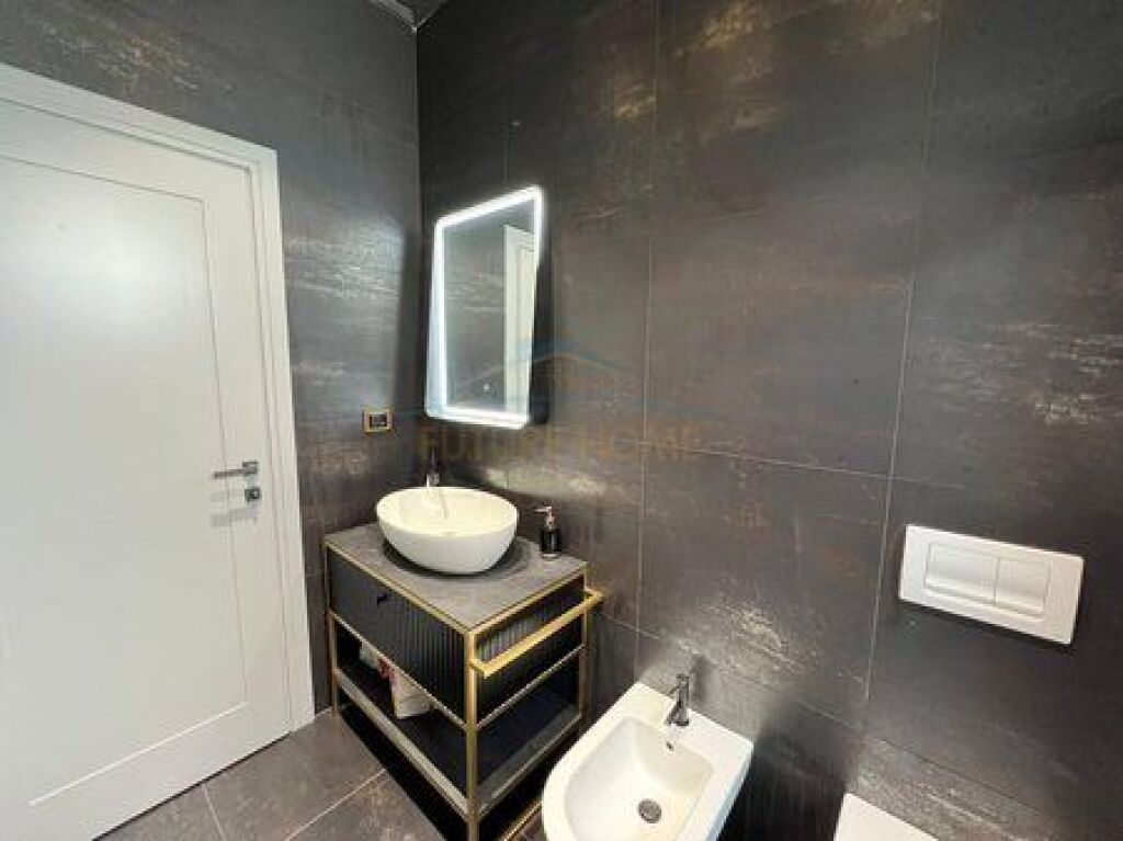 Shitet, Apartament 2+1+2, Liqeni i Thate, Tirane