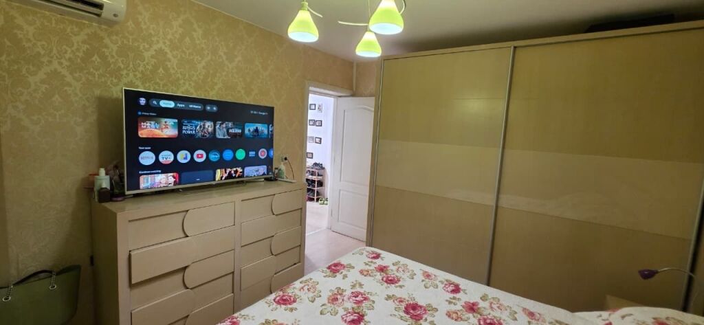 Shitet apartment 2+1 ne Xhamllik!