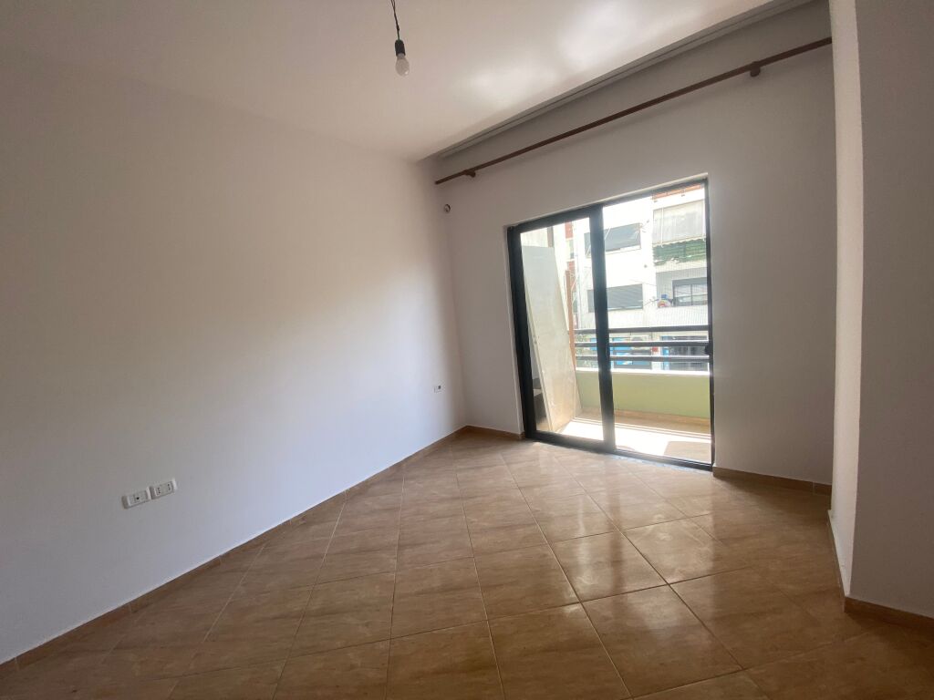 Apartament 2+1+2 Bosh Ne Astir !