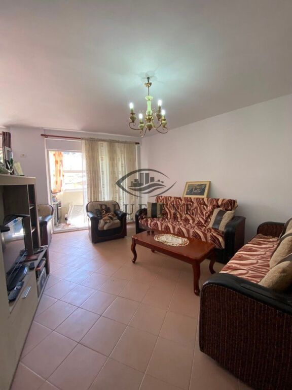 JEPET ME QIRA APARTAMENT 2+1+2 – PRANË MARKATËS, DURRËS!